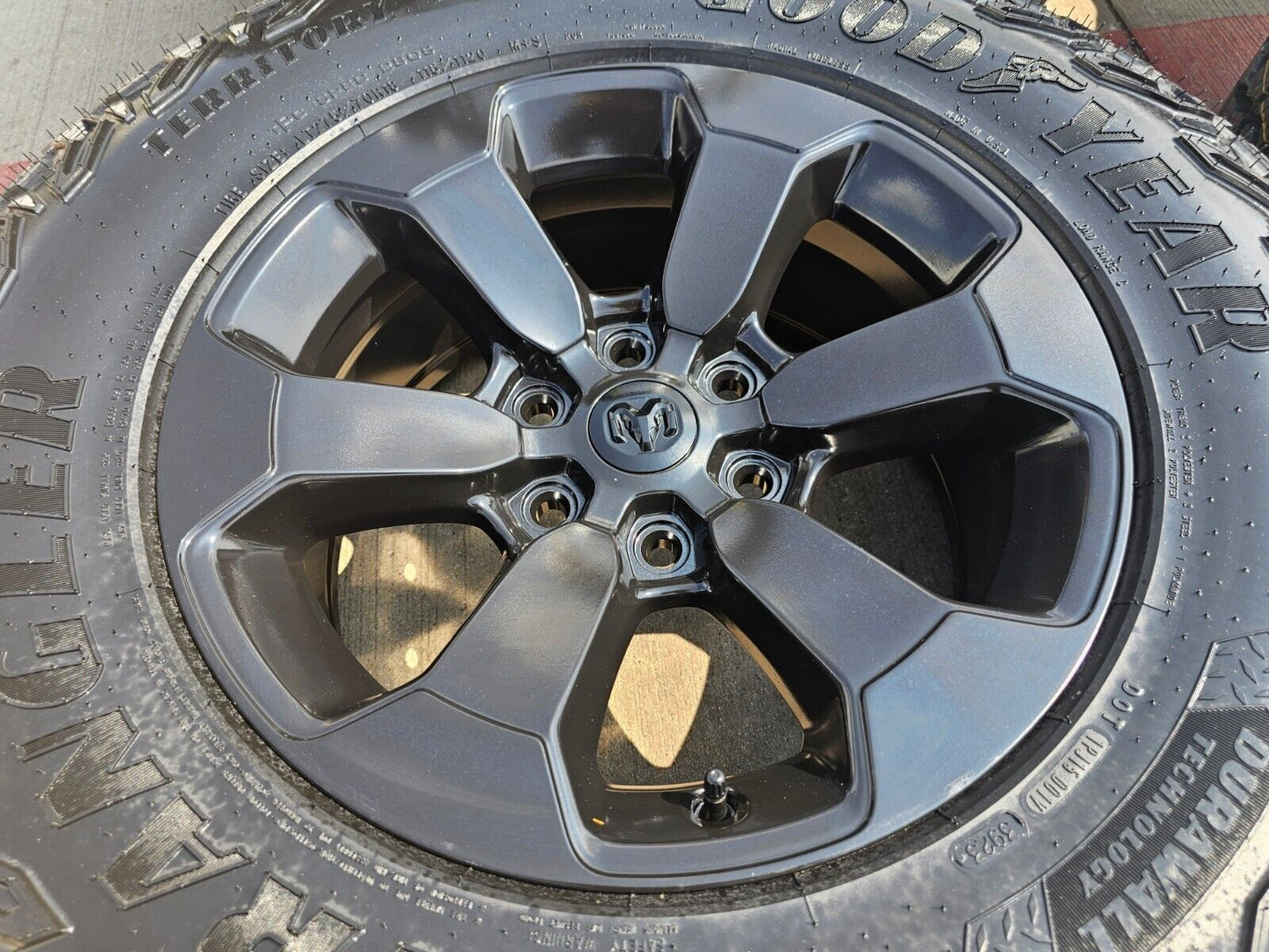 18" Dodge Ram 1500 Rebel Black OEM 2671 wheels rims 33" M/T 2022 2023 2024 NEW