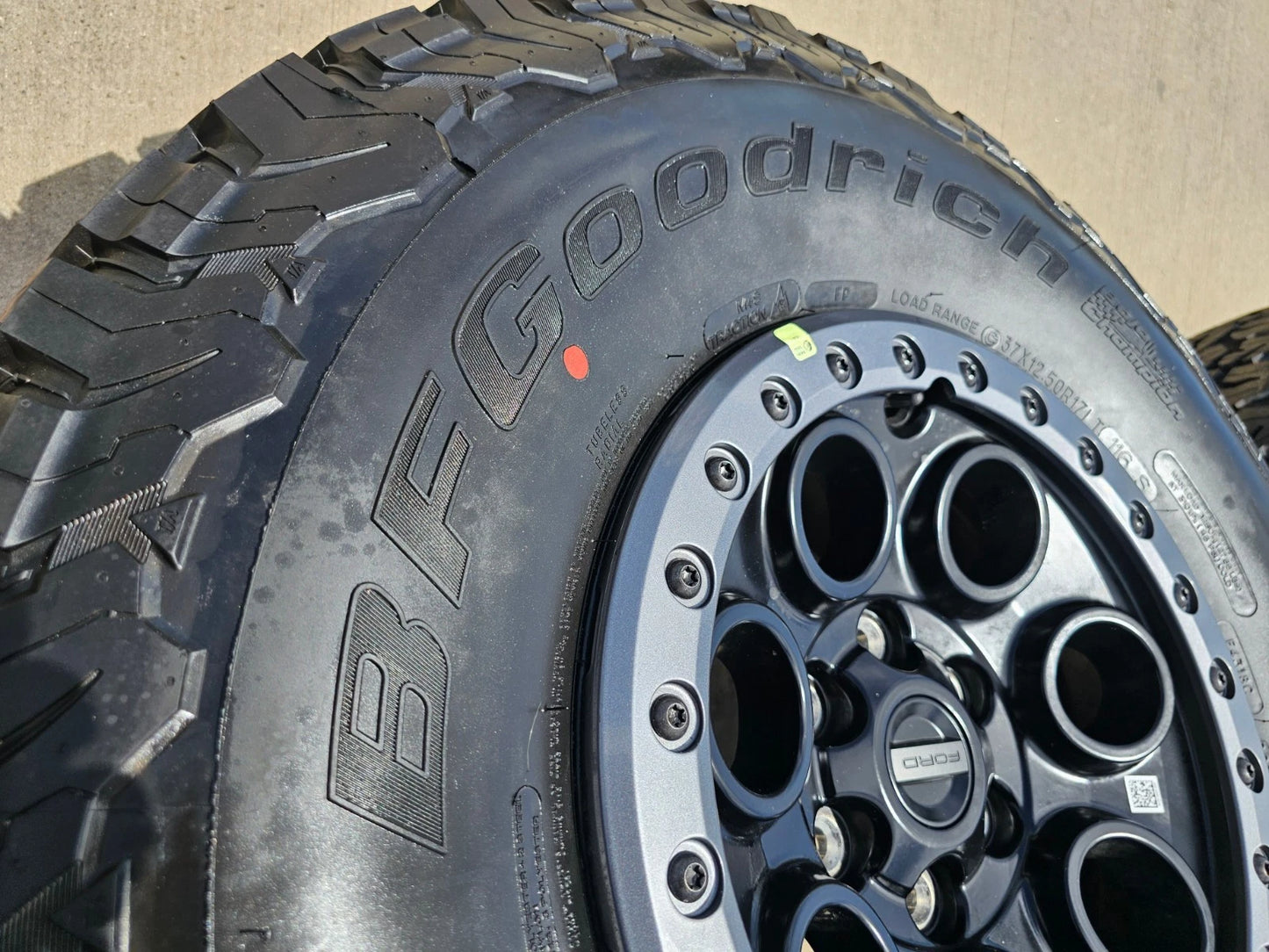 17" Ford F-150 Raptor OEM BEADLOCK rims wheels BFG KO2 37" tires NEW