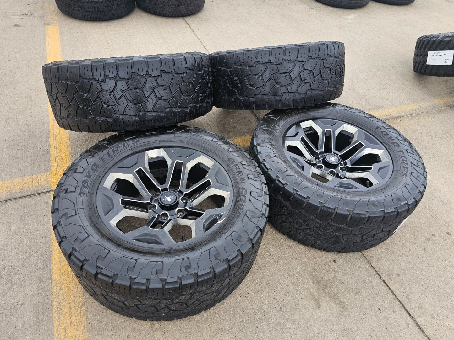 20" 20x9 Black Widow Chevy Silverado Tahoe OEM GMC Sierra wheels rims 35" TOYO