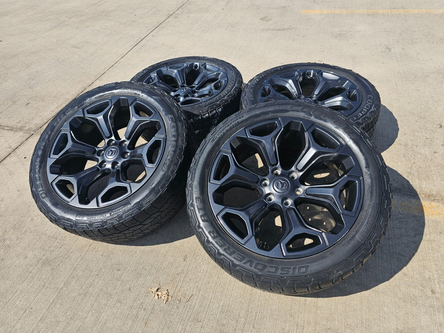 22" Dodge Ram 1500 OEM Laramie wheels LIMITED Gray 2685 2727 tires