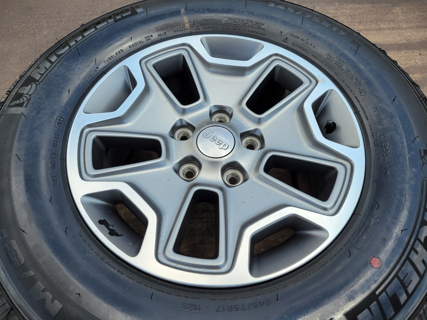 17" Jeep Wrangler Gladiator OEM wheel rim SPARE 9118 2016 2017 2018 2019 2020