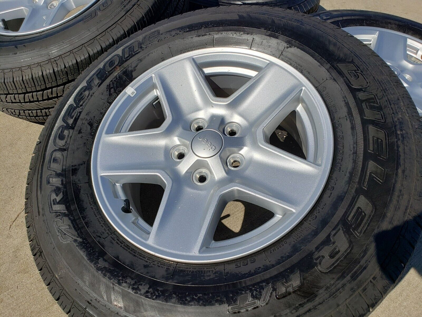 17" Jeep Gladiator SPORT OEM wheels rims tires 9235 Wrangler 2020 2021 2022 2023