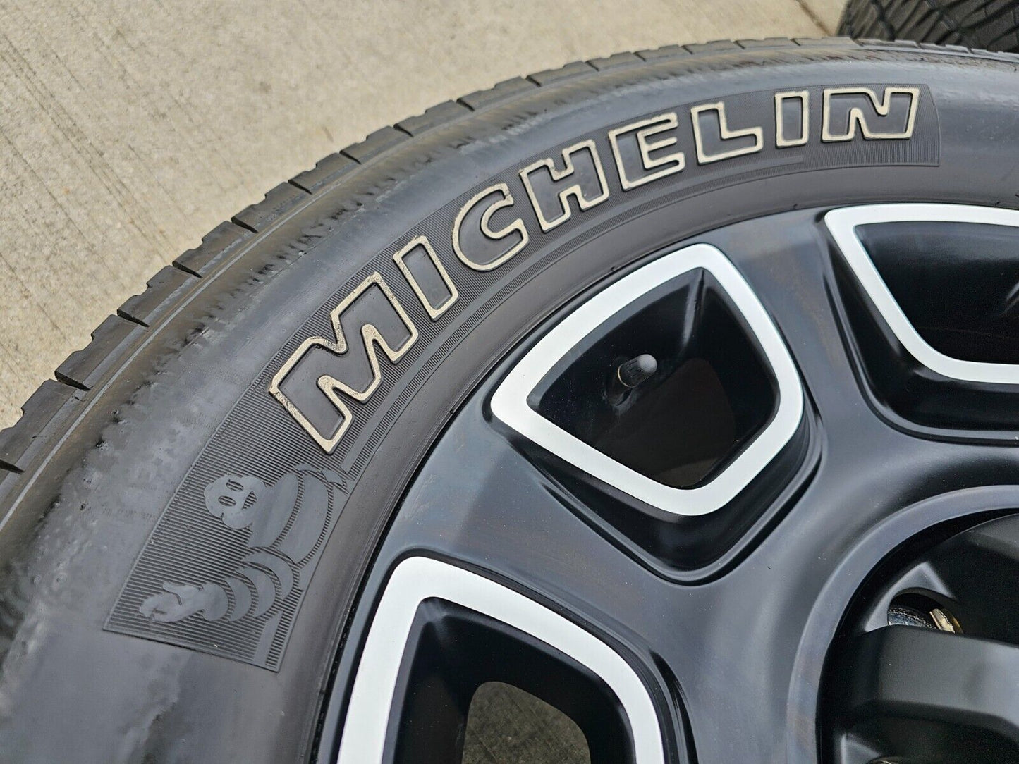 20" Ford F-250 F-350 OEM Lariat Platinum wheels rims 10486 tires 2023 2024 2025