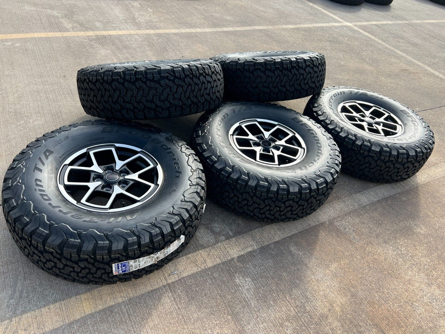 17" Jeep Wrangler Rubicon OEM wheels rims 392 Gladiator tires NEW BFG 37"