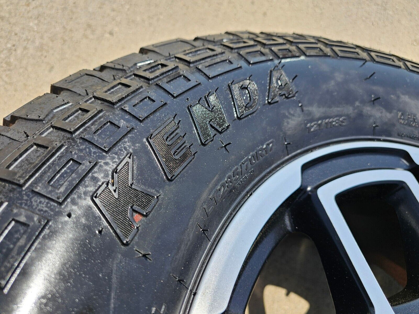 17" Jeep Wrangler Rubicon OEM wheels rims Gladiator tires KENDA 33" NEW