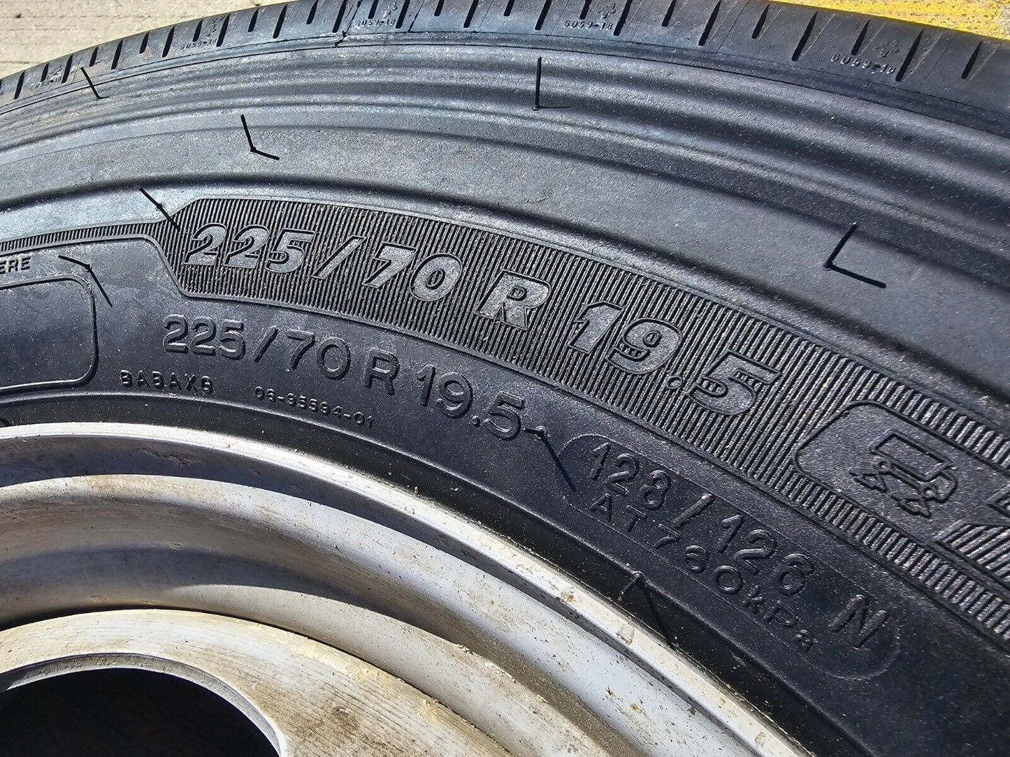19.5" Ford F-450 Dually F-550 rim RAM 4500 OEM 10x225 spare MICHELIN NEW