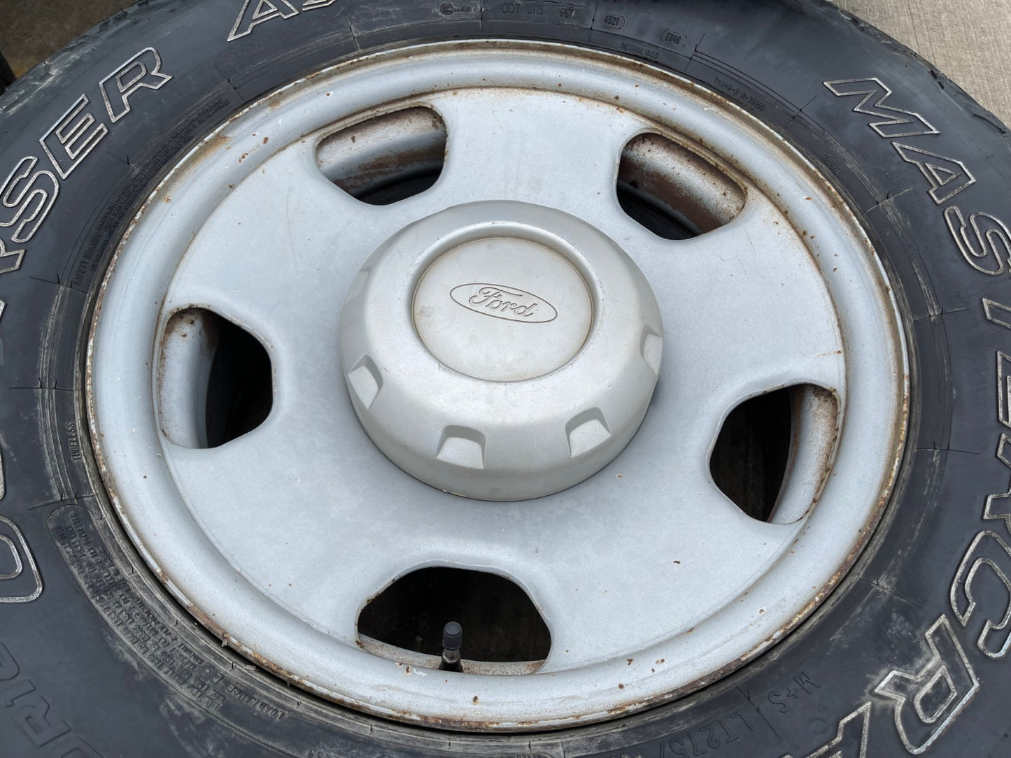 (1) 18" Ford F-250 F-350 OEM 3601 steel spare wheel rim tire