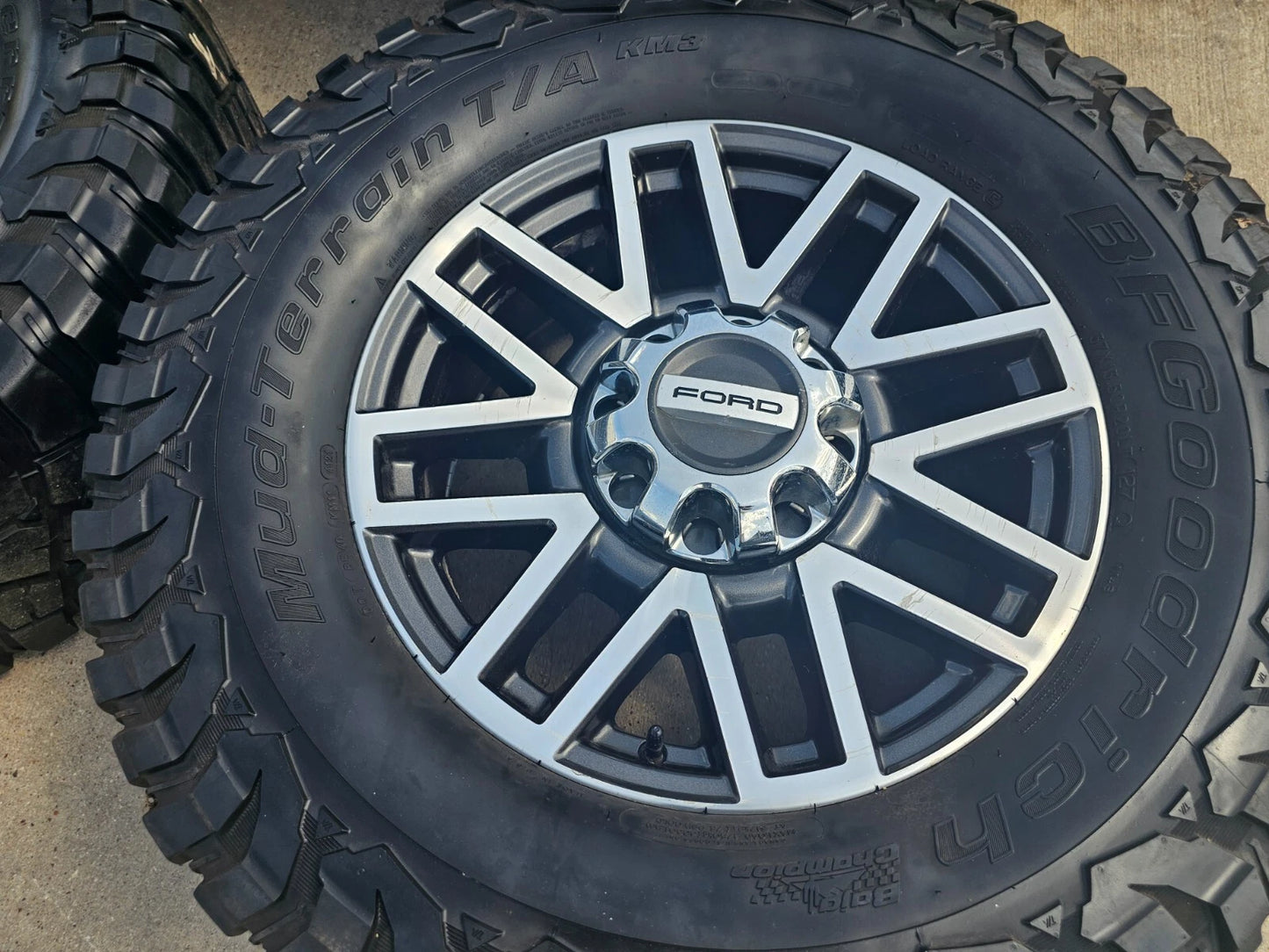 20" Ford F-250 F-350 OEM 10104 LARIAT rims wheels BFG KM2 37"