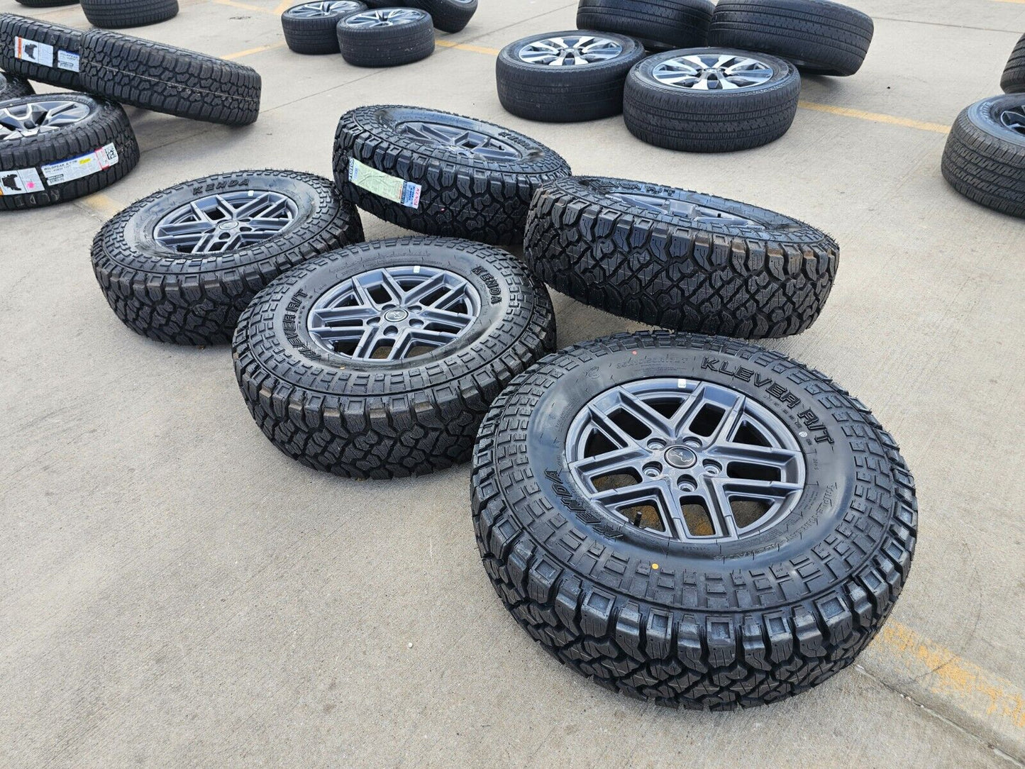 17" Jeep Wrangler Rubicon OEM wheels rims 51649 Gladiator tires NEW 35"