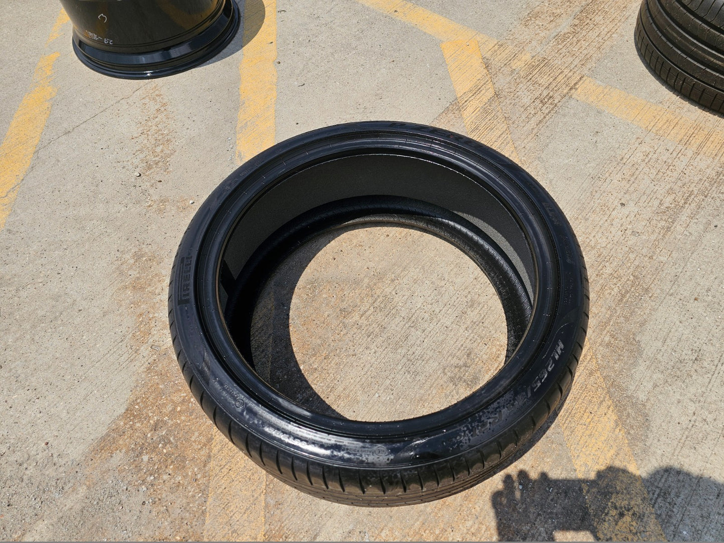 (1) 265/35/21 Pirelli P Zero tire Elect LM1 NEW take off!