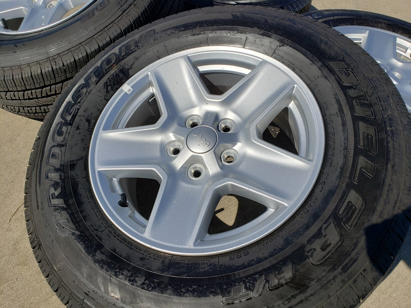17" Jeep Gladiator SPORT OEM wheels rims tires 9235 Wrangler