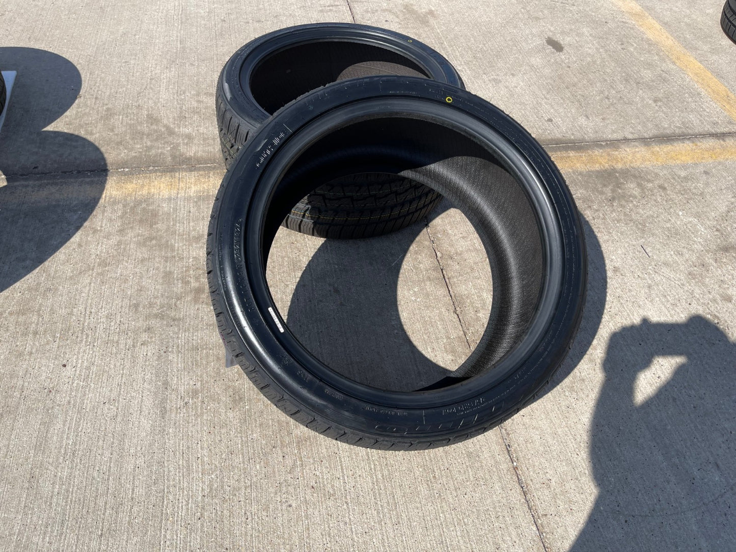 (1) 275/35/19 Nitto Motivo 365 tire 100W XL NEW