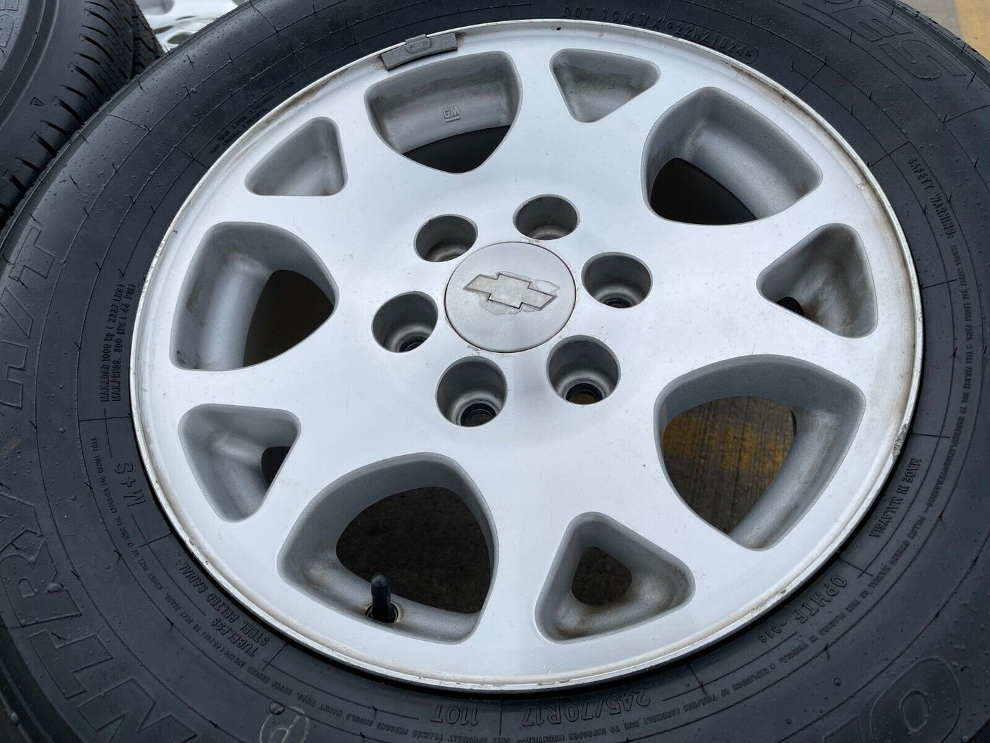17" Chevy Silverado 1500 Tahoe Suburban Z71 OEM 5117 wheels rims tires
