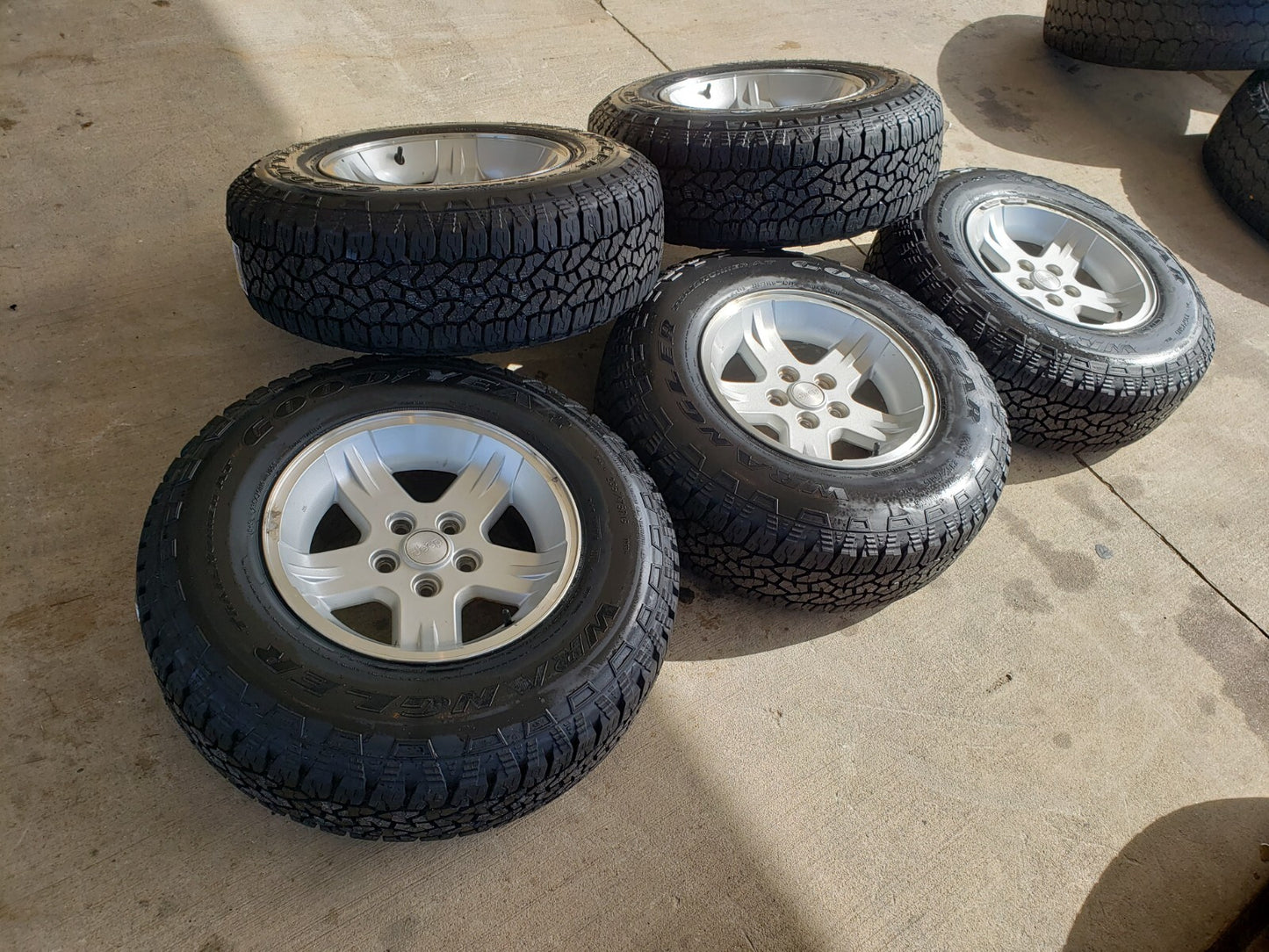 15" Jeep Wrangler OEM wheels rims 9050 1997 1998 1999 2000 2001 NEW A/T tires