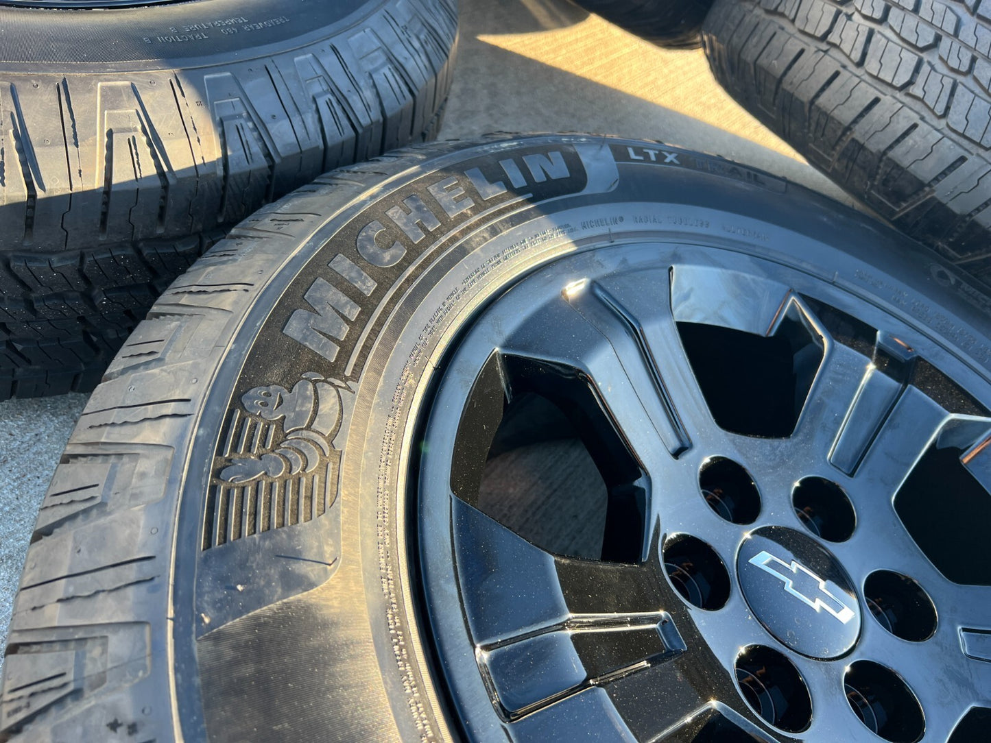 18" Chevy Tahoe Suburban Z71 OEM 5647 5753 wheels tires Silverado MICHELIN NEW