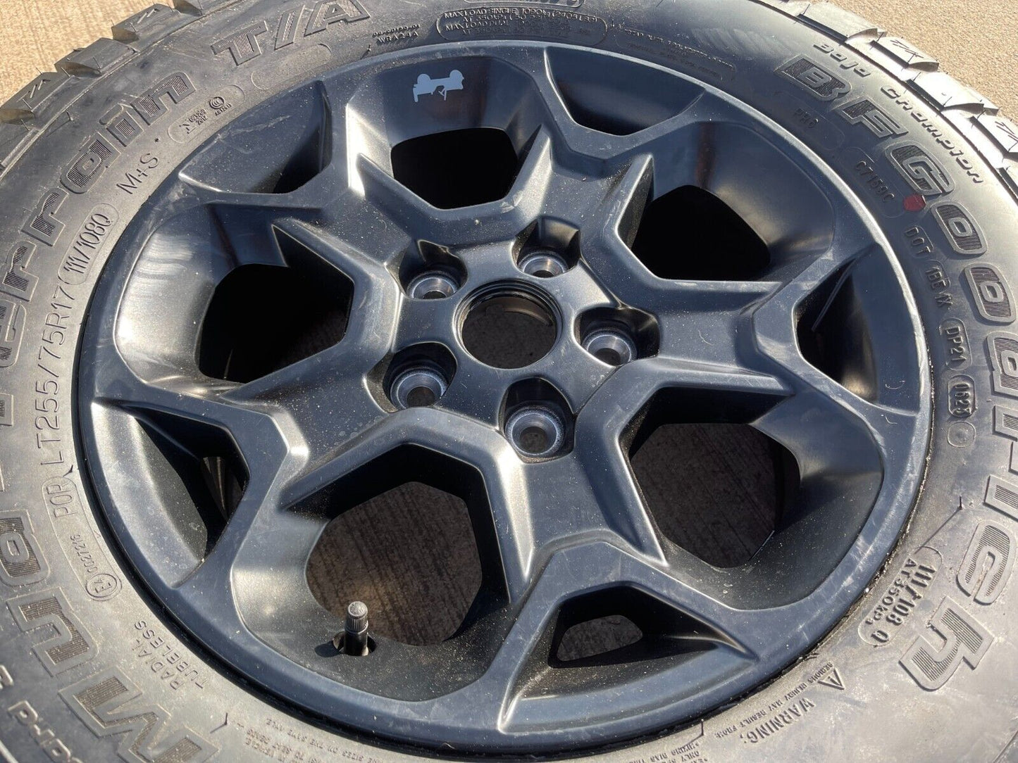 17" Jeep Wrangler Rubicon OEM wheel rim 9282 96832 spare Gladiator 2023 2024 NEW