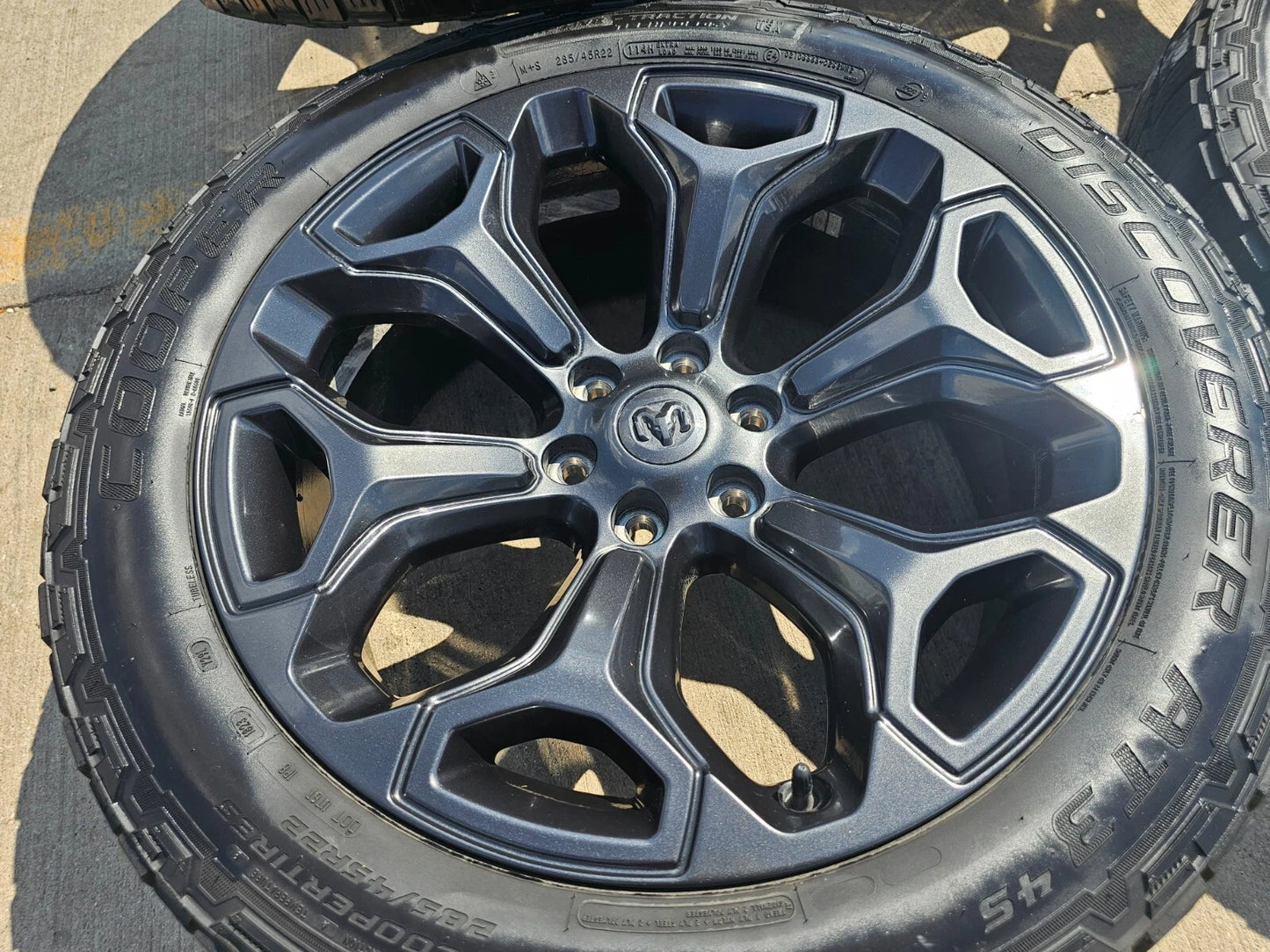 22" Dodge Ram 1500 OEM Laramie wheels LIMITED Gray 2685 2727 tires