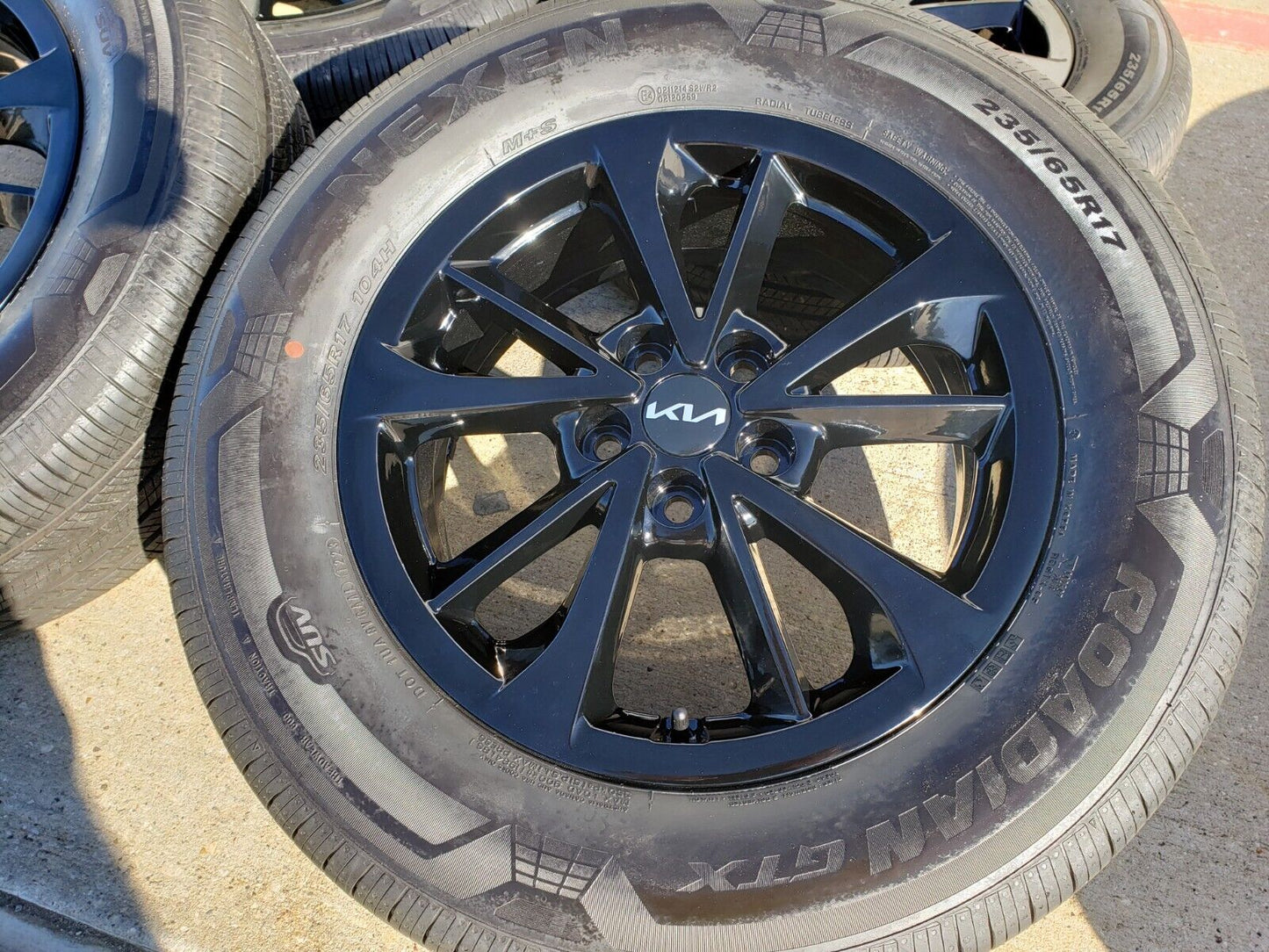 17" Kia Sportage Carnival OEM wheels rims tires 74829 Sorento Sedona 2022 2023