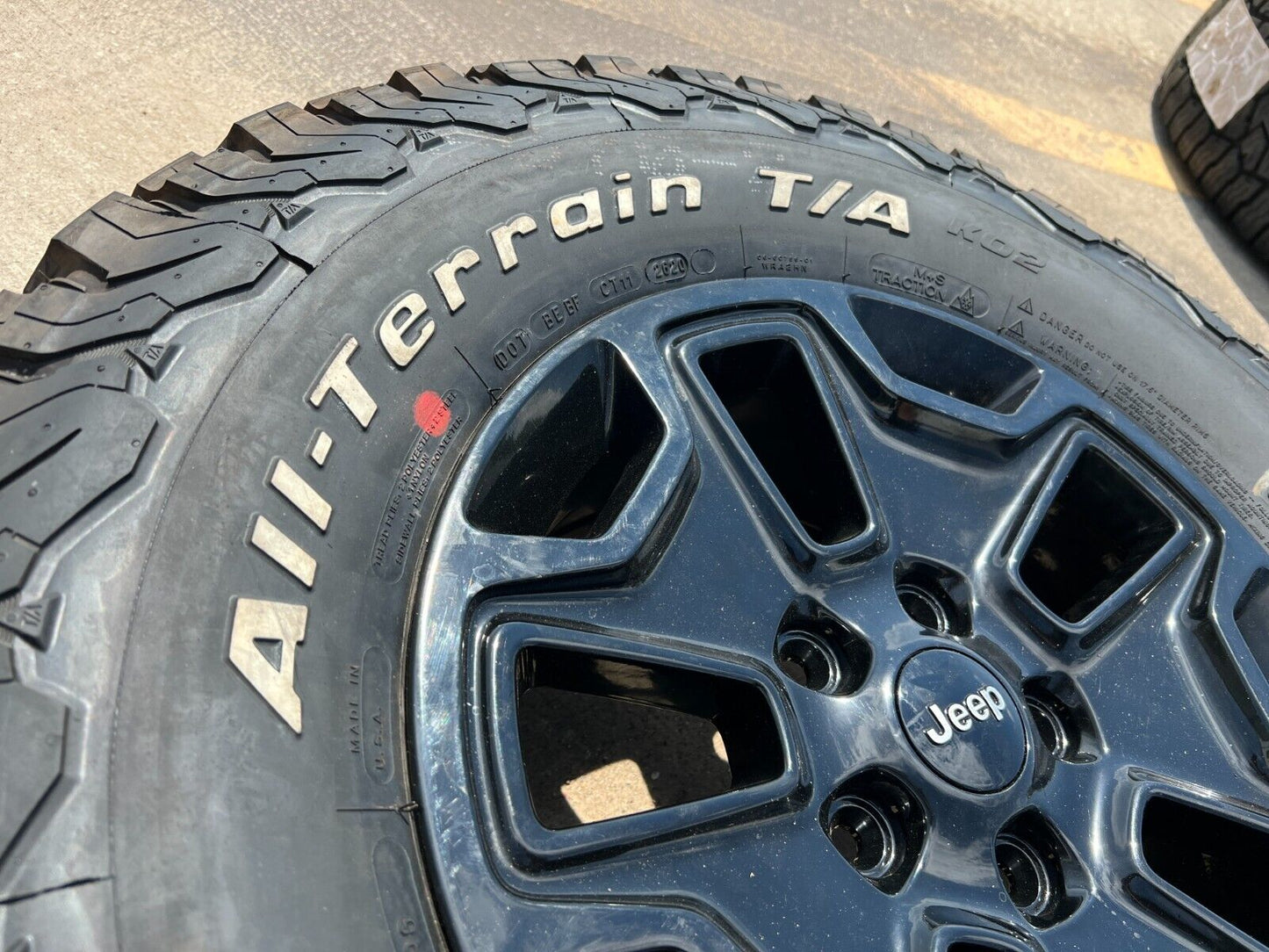 17" Jeep Wrangler OEM wheel rim SPARE 9118 tire spare BFG 33"