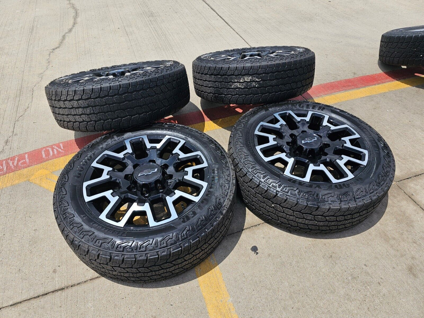 22" Chevy Silverado GMC Sierra 2500 OEM wheels rims A/T tires 2024 2025 NEW