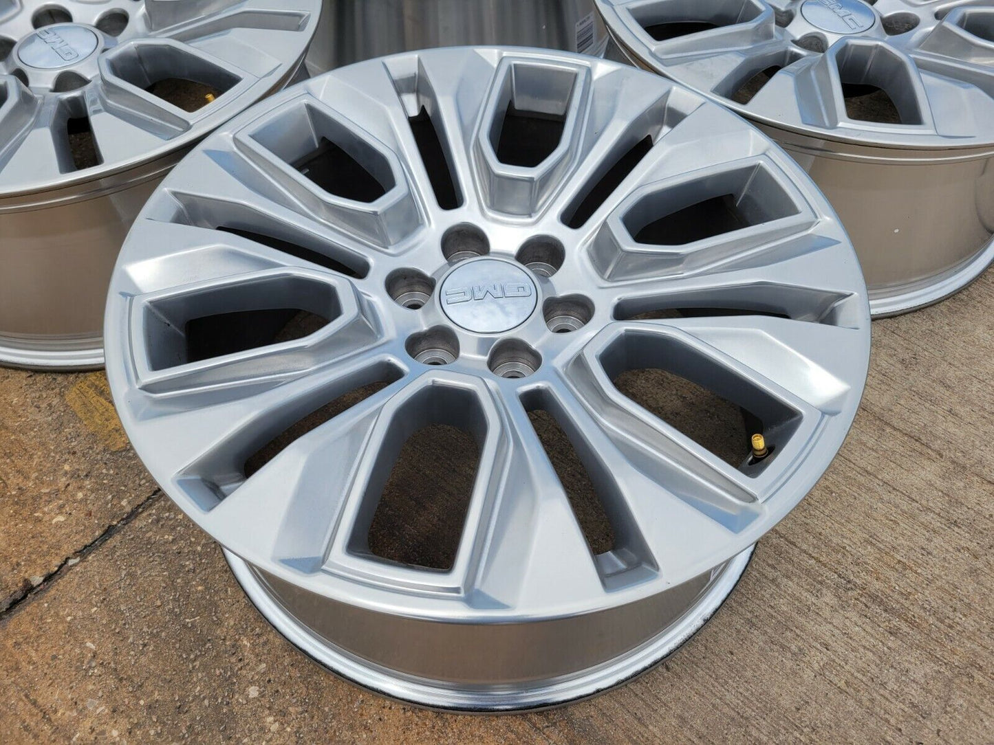 (1) 22" GMC Yukon Sierra DENALI Chevy 5943 OEM wheel rim 2022 2023 2024 2025 NEW