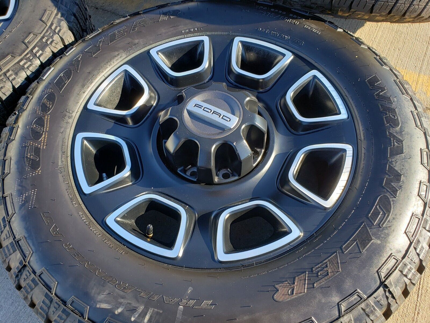 20" Ford F-250 F-350 OEM Lariat Platinum wheels rims 10486 A/T tires 2023 2024