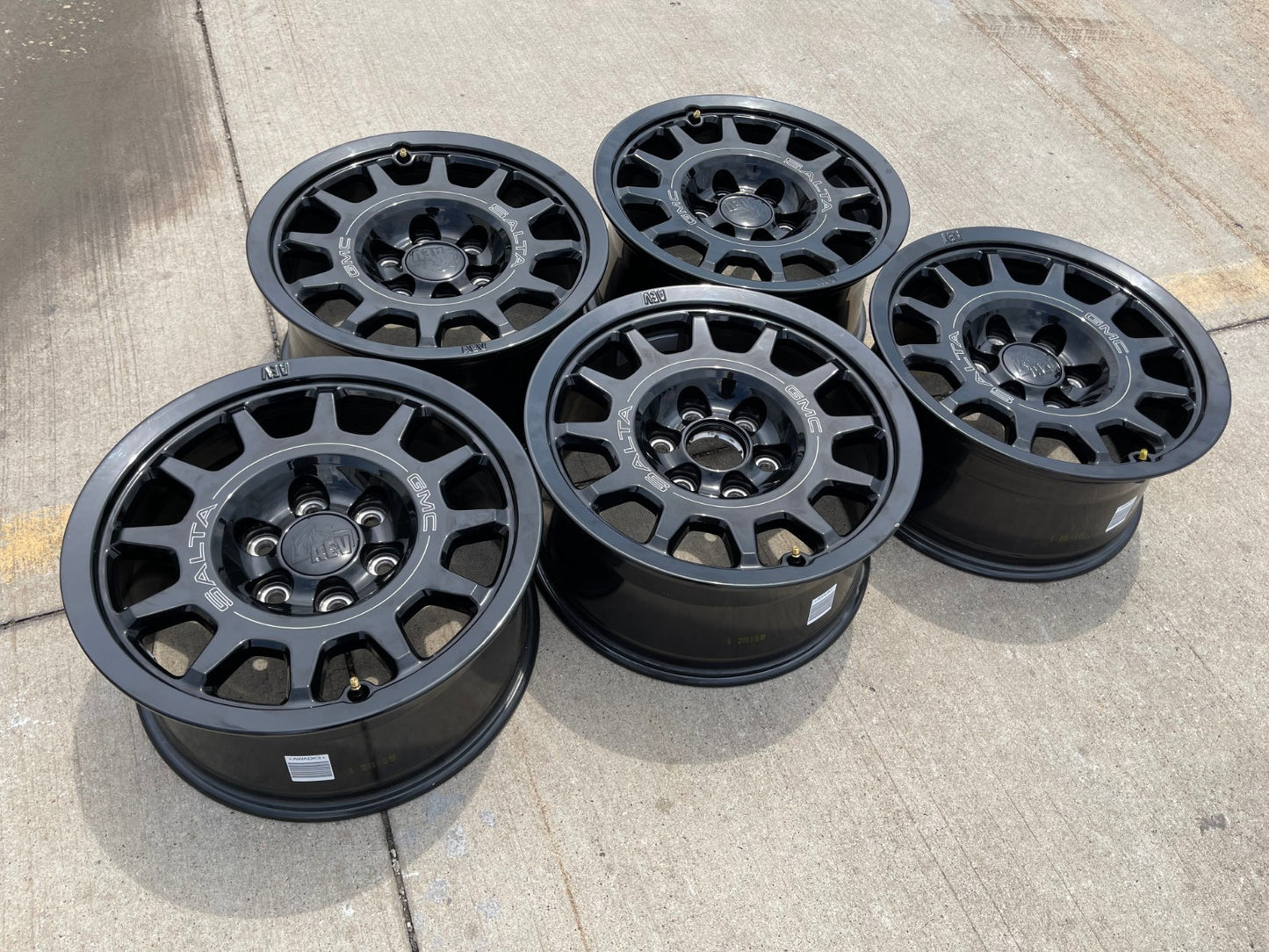 (5) 18" AEV SALTA GMC Sierra AT4X Chevy Silverado OEM rims wheels 2024 2025 2026
