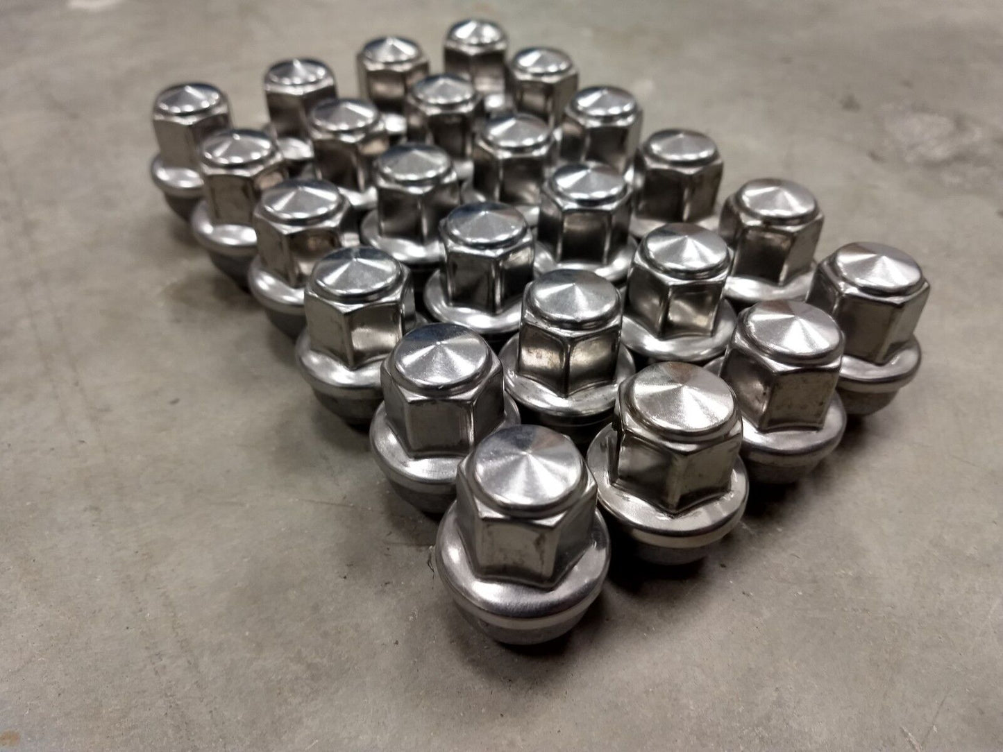 (24) OEM Ford lug nuts Polished F-150 Expedition 14x1.5 2016 2017 2018 2019 2020