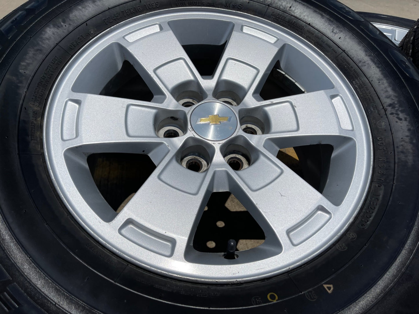 16" Chevy Colorado Z71 GMC Canyon OEM 5670 wheels rims tires