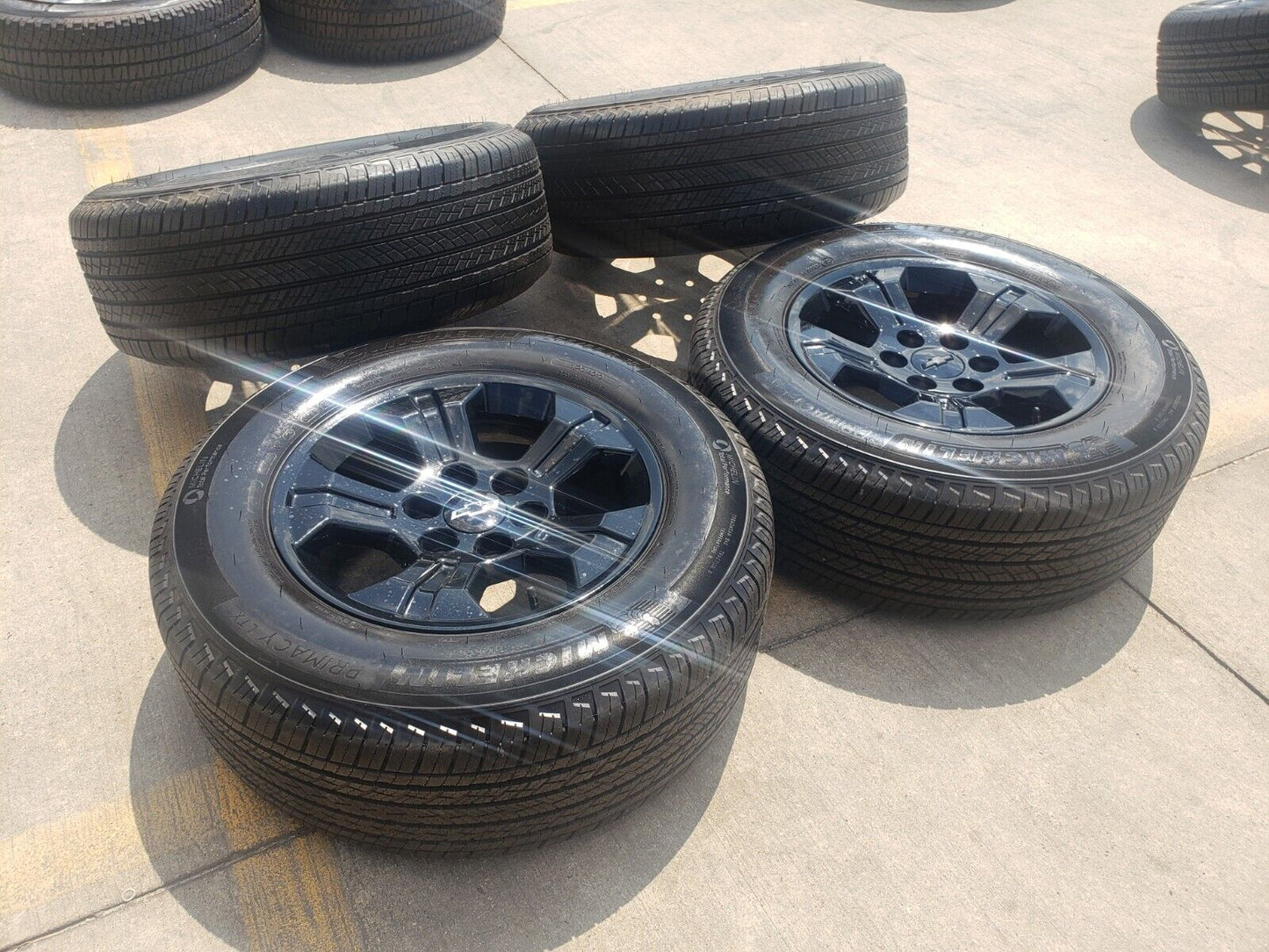 18" Chevy Tahoe Suburban Z71 OEM 5647 5753 wheels MICHELIN tires Silverado NEW