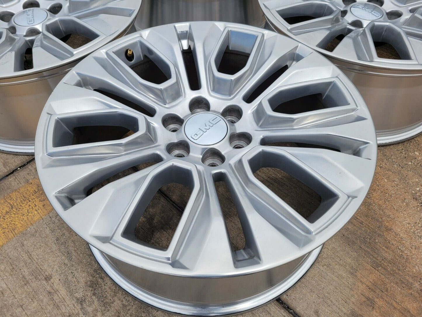 (1) 22" GMC Yukon Sierra DENALI Chevy 5943 OEM wheel rim 2022 2023 2024 2025 NEW