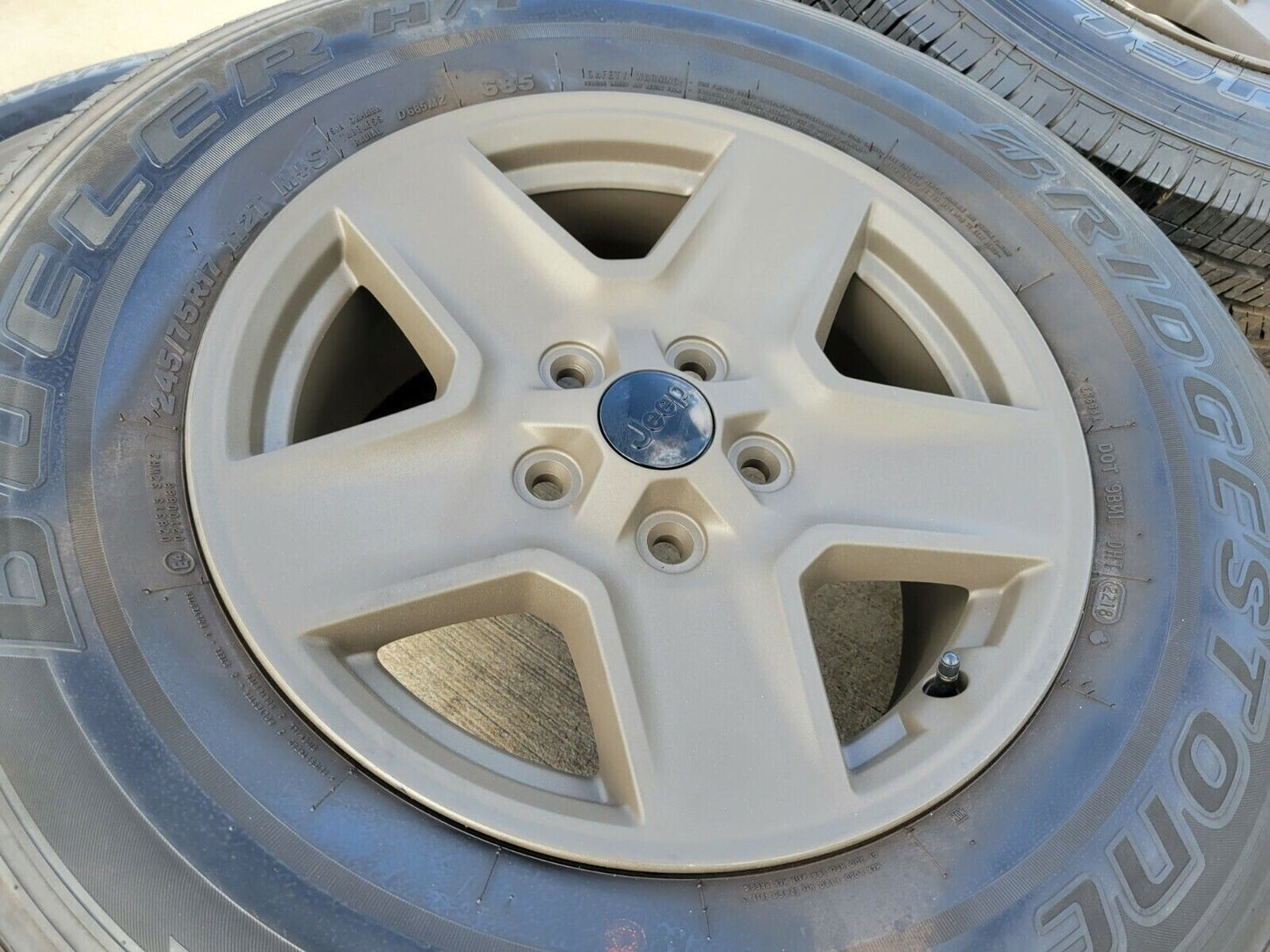 17" Jeep Gladiator MILITARY EDITION OEM wheels rims 9235 Wrangler tires