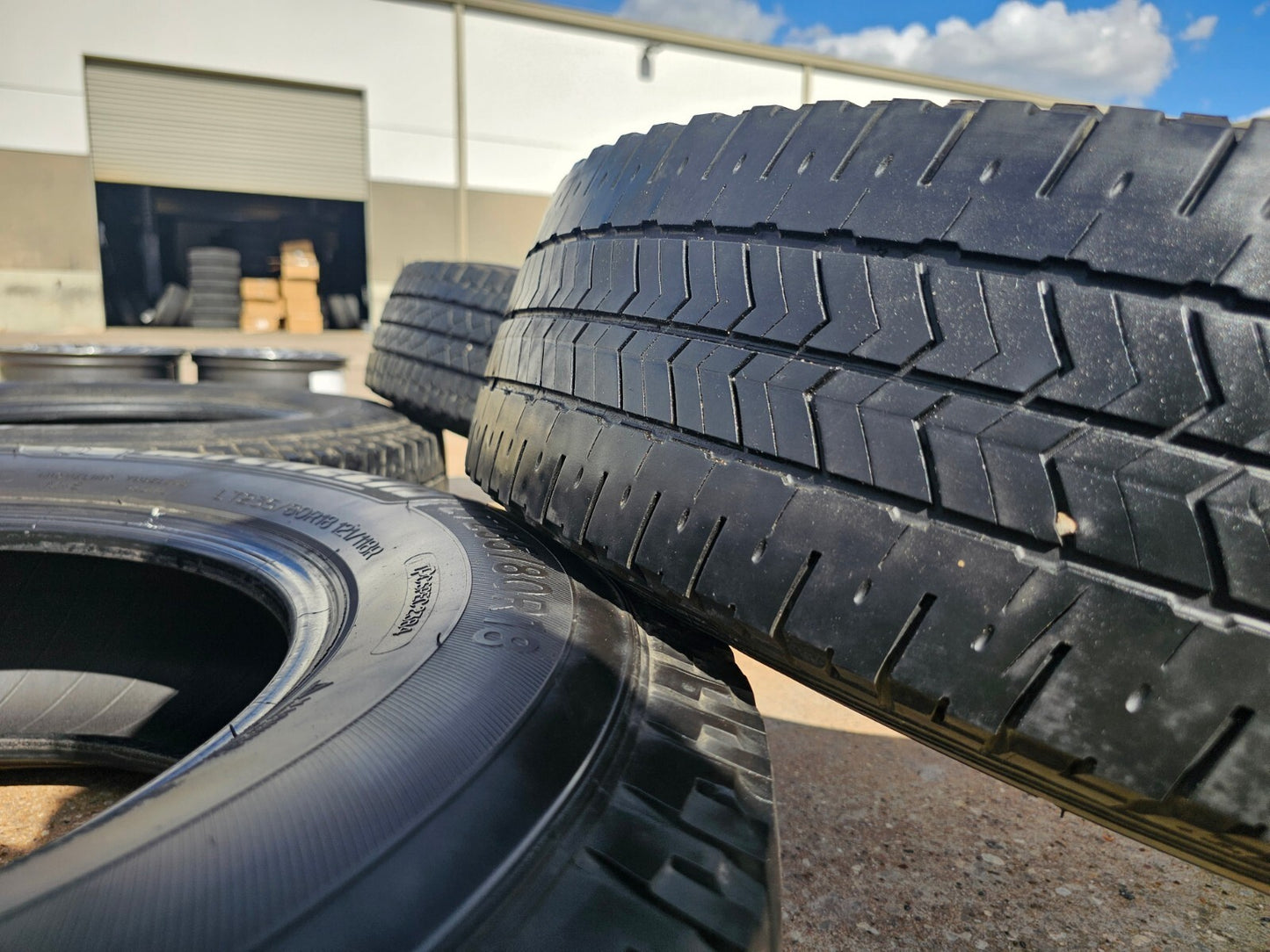 (6) 235/80/18 Michelin Primacy XC tires LT 10 ply load range E 235/80r18