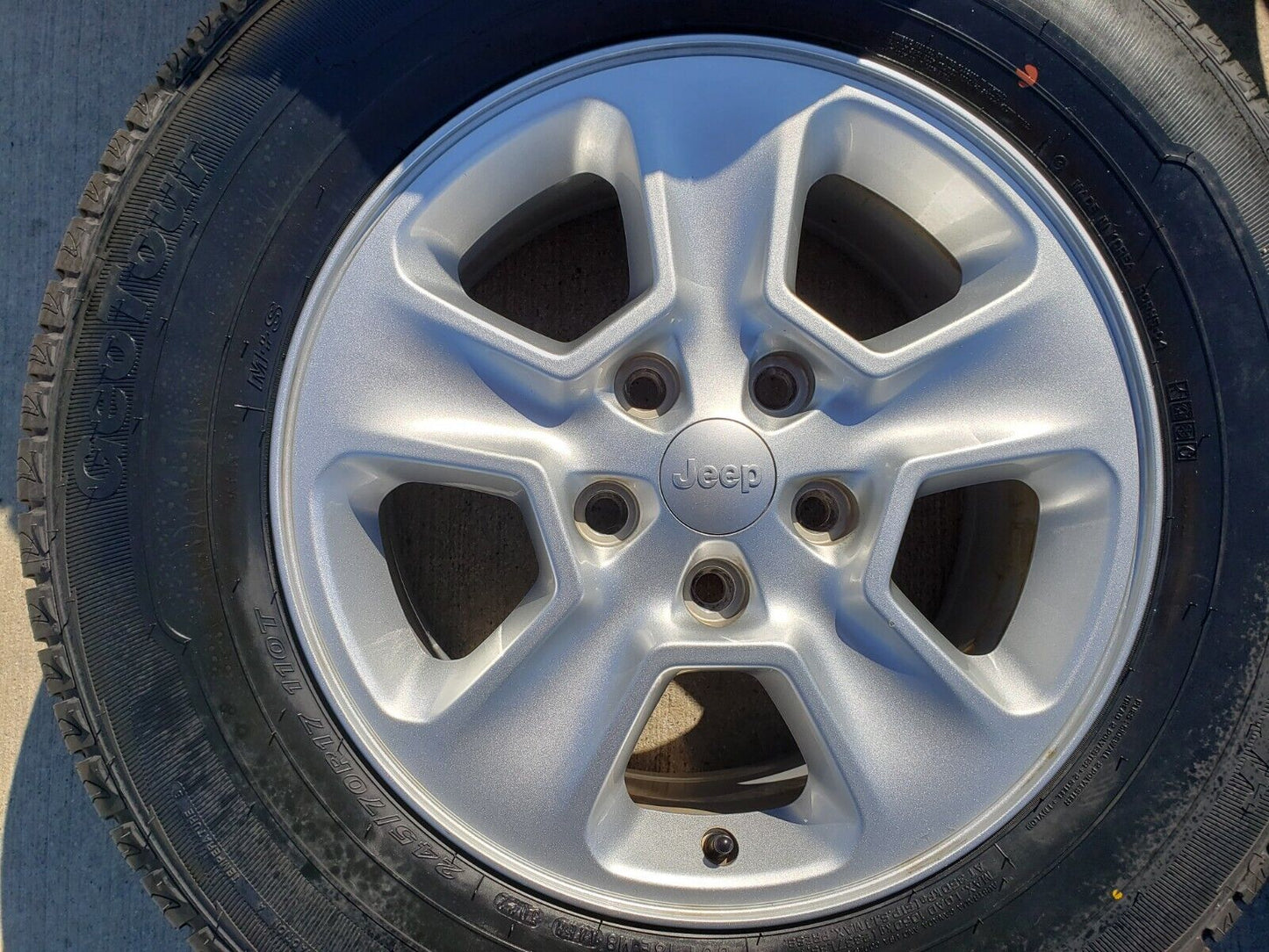 17" Jeep Grand Cherokee OEM wheels rims 9135 tires