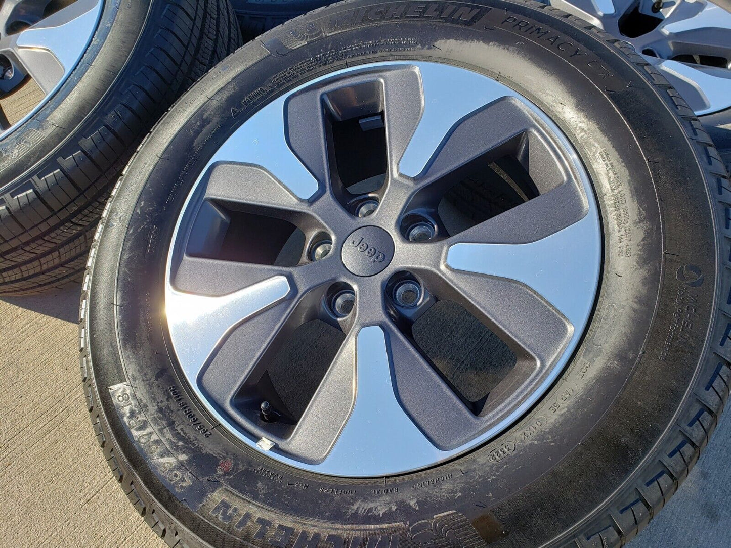 18" Jeep Grand Cherokee L OEM wheels rims 9308 Durango tires MICHELIN