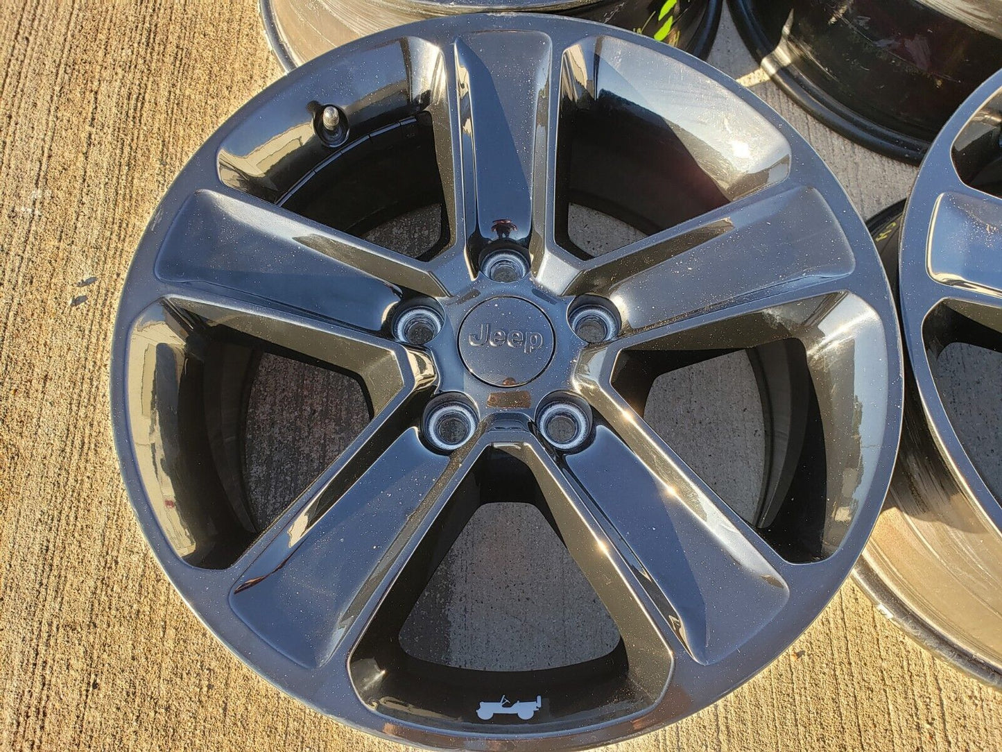 18" Jeep Wrangler Altitude Black OEM 9255 9221 wheels rims 2021 2022 2023 2024