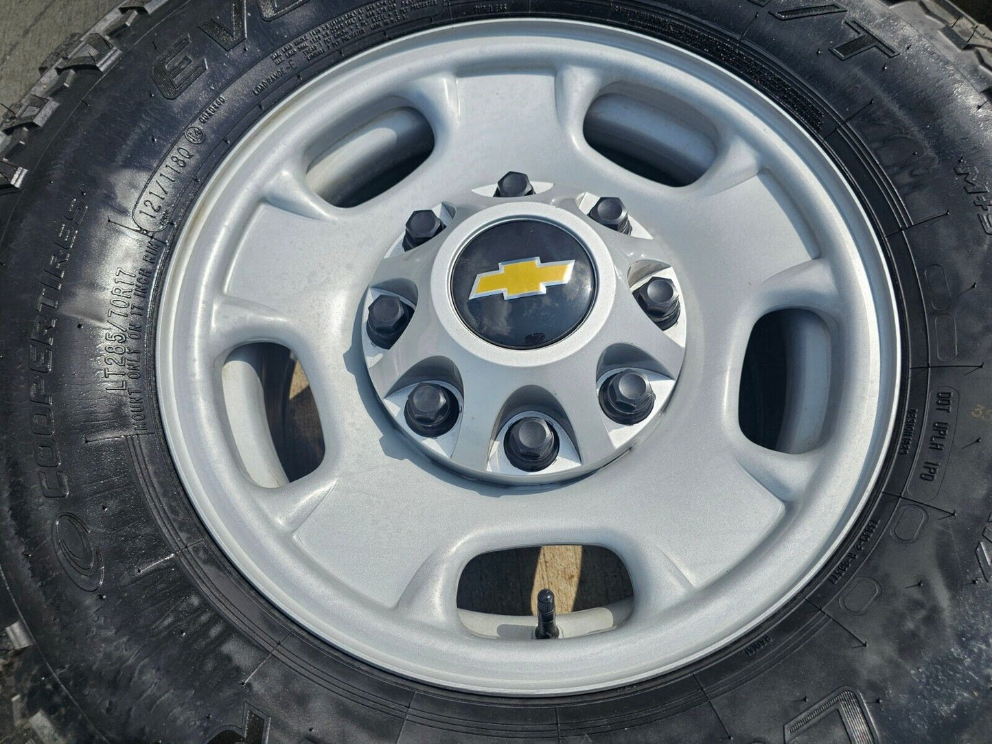 17" Chevy Silverado GMC Sierra 2500 OEM 8095 wheels rims 33" M/T