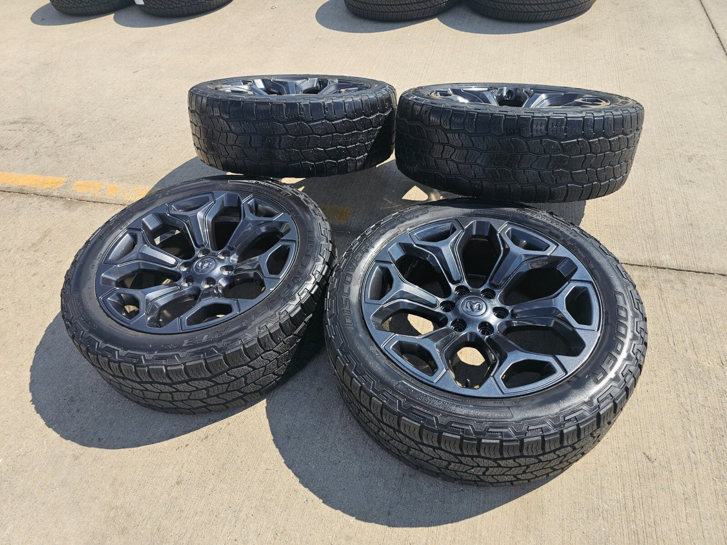 22" Dodge Ram 1500 OEM Laramie wheels LIMITED Gray 2685 2727 tires