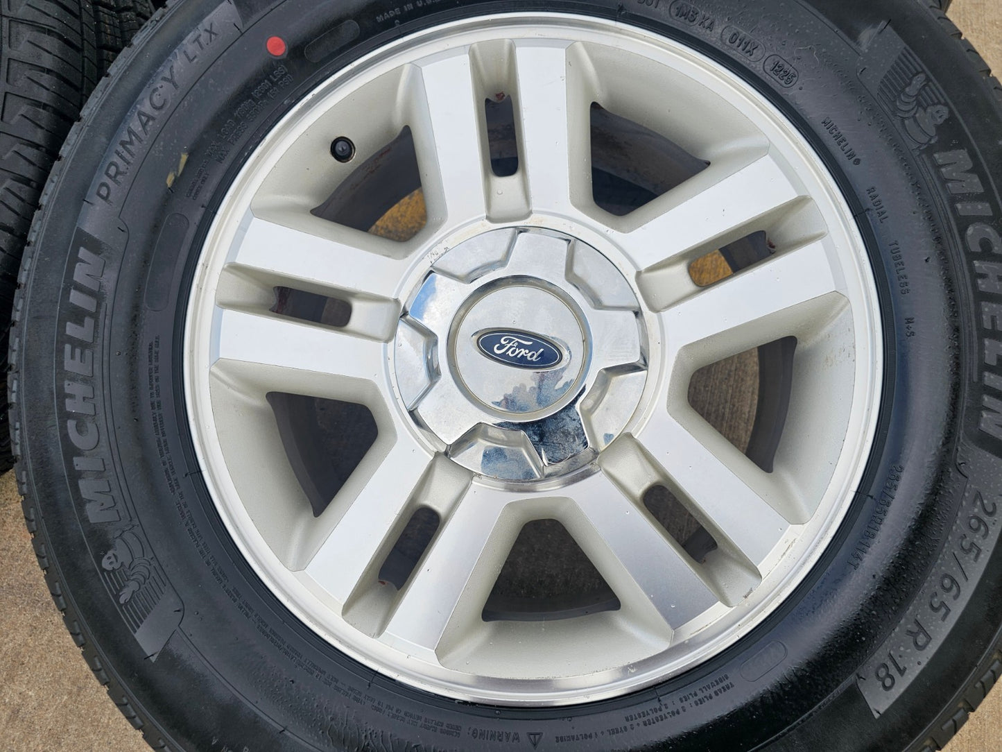 18" Ford F-150 Expedition OEM 3559 rims wheels tires NEW MICHELIN