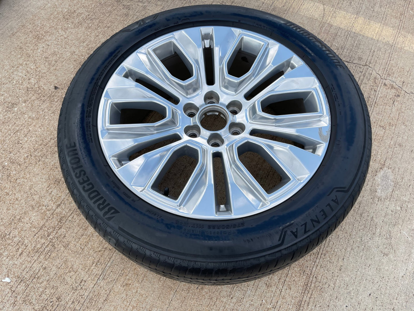22" GMC Yukon Sierra DENALI Chevy Silverado OEM spare wheel rim 5943 tire