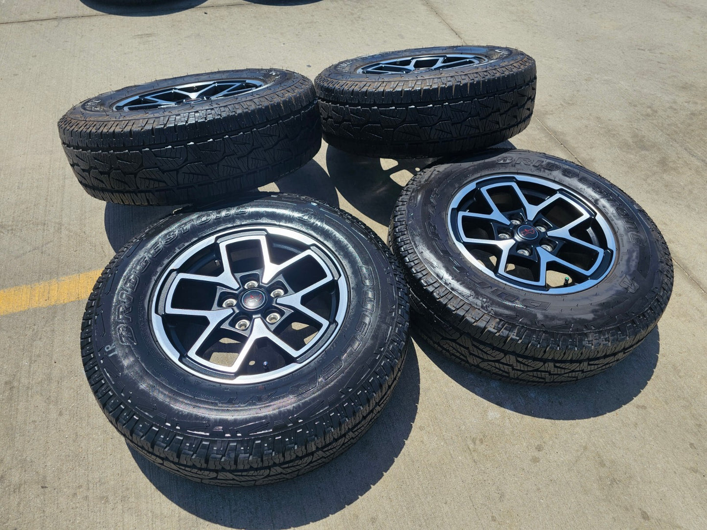 17" Jeep Wrangler Rubicon OEM wheels rims Gladiator tires A/T 2024 2025 NEW