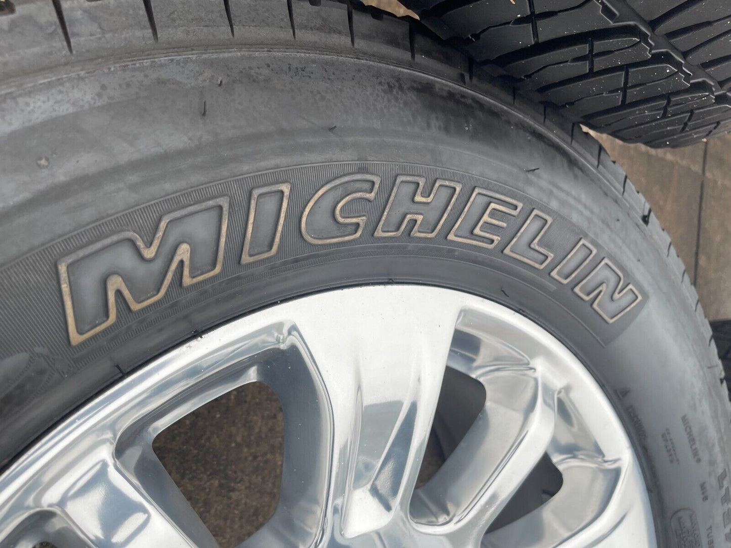 20" Ford F-250 F-350 OEM King Ranch wheels rims 10294 tires MICHELIN