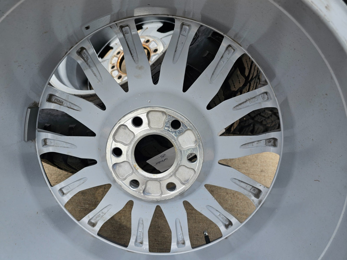 (1) 22" Cadillac Escalade Platinum OEM wheel rims Silver 95026 tire Spare