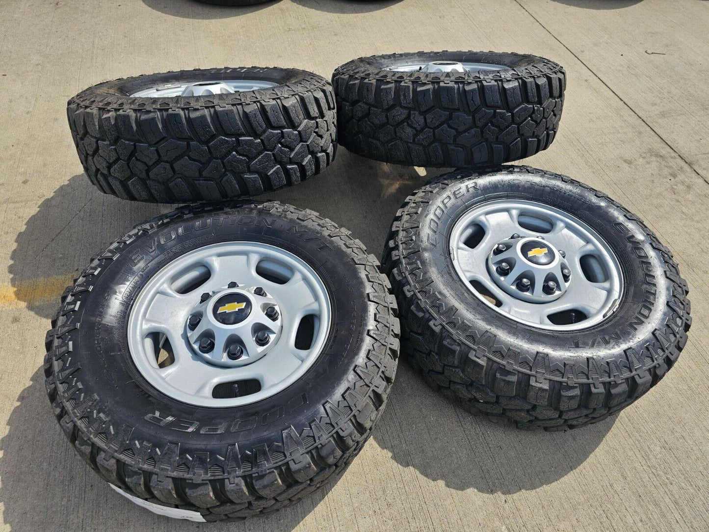 17" Chevy Silverado GMC Sierra 2500 OEM 8095 wheels rims 33" M/T