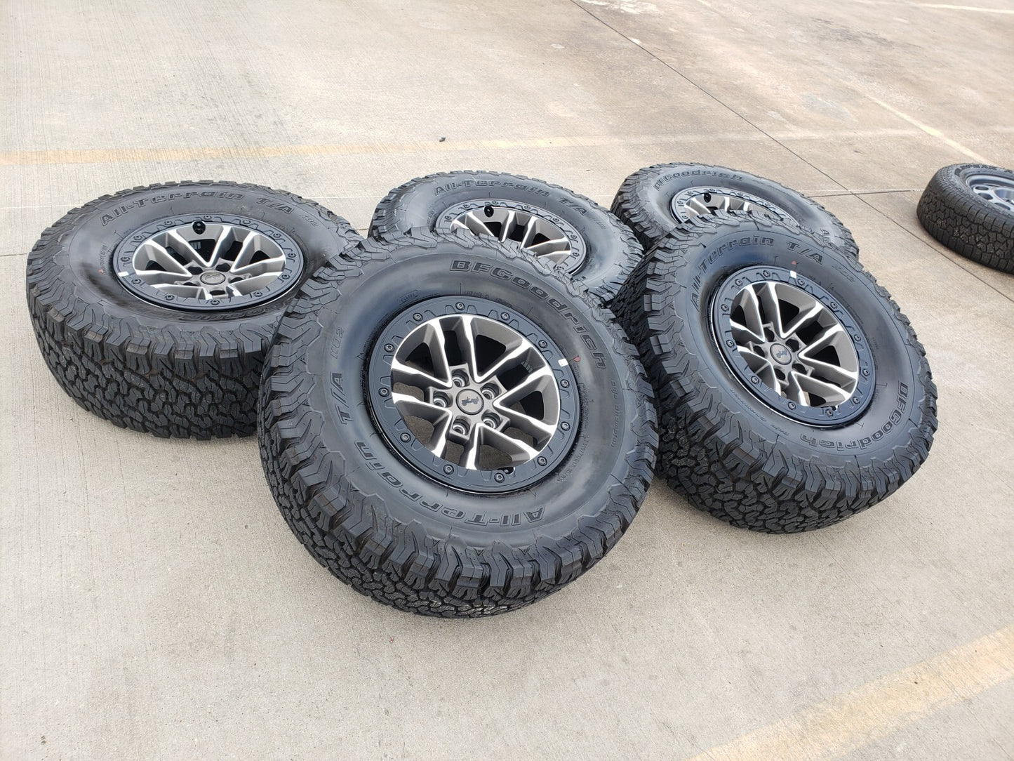 17" Jeep Wrangler 392 Gladiator Rubicon OEM BEADLOCK wheels rims NEW 2024 2025