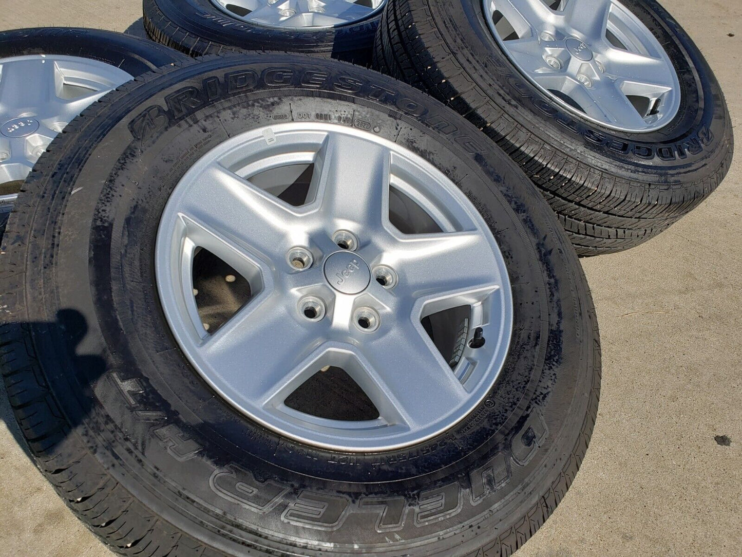 17" Jeep Gladiator SPORT OEM wheels rims tires 9235 Wrangler 2020 2021 2022 2023