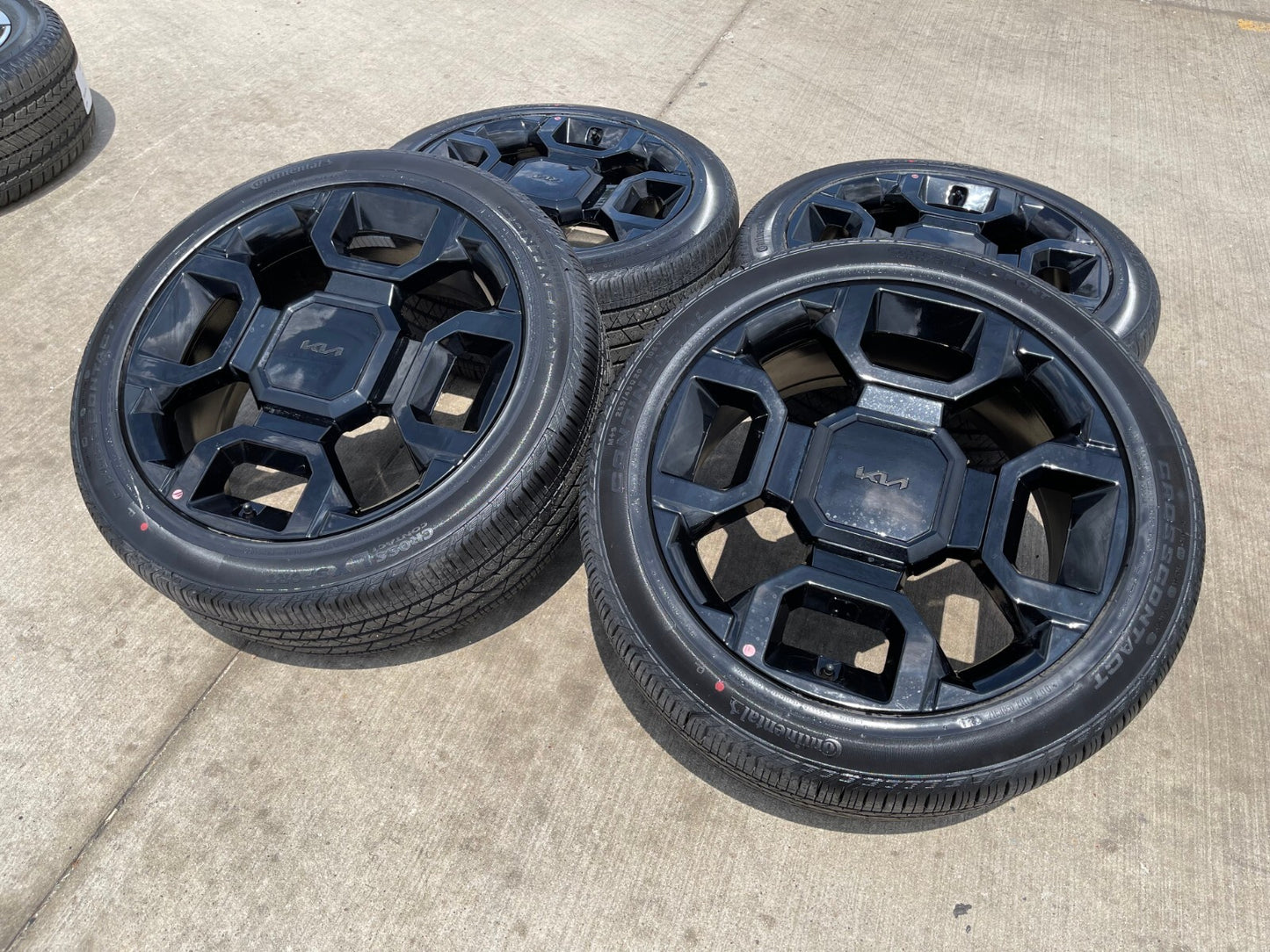 20" Kia Sorento X-PRO OEM wheels rims tires Telluride Sedona 2023 2024 2025 NEW