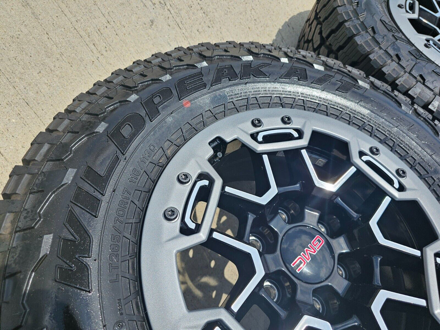 17" GMC Sierra Chevy Silverado OEM Beadlock wheels rims Canyon 2024 2025 NEW