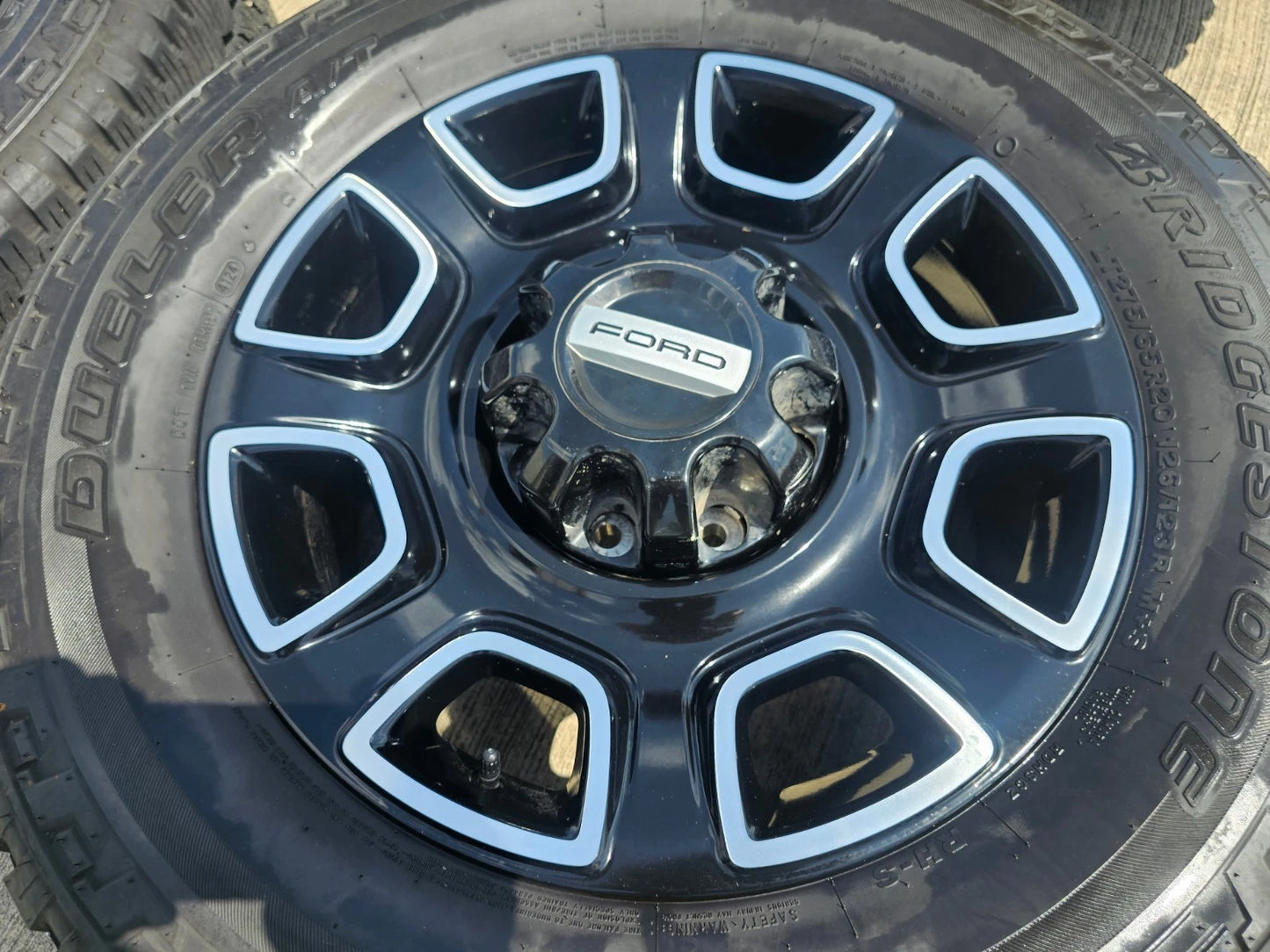 20" Ford F-250 F-350 OEM Lariat Platinum wheels rims 10486 tires 2024 2025