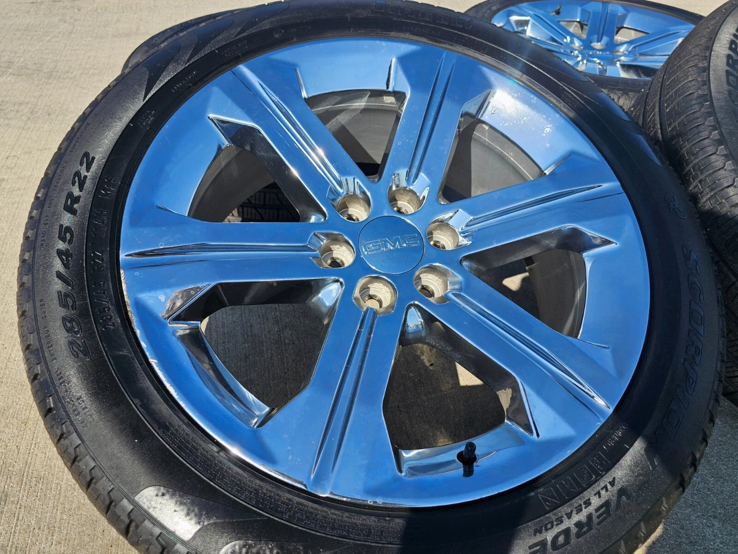 22" GMC Yukon Tahoe Chevy OEM CHROME wheels rims Silverado 5667 tires